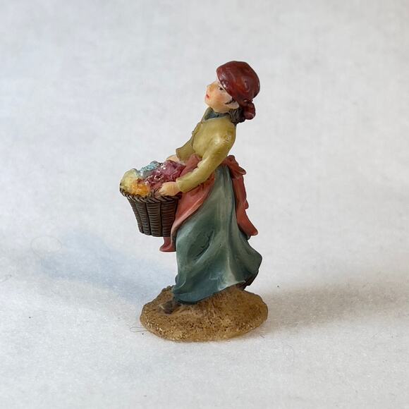 Grandeur Noel 2001 Bethlehem Village Woman w/ Basket O'Well Porcelain Resin - Picture 3 of 10